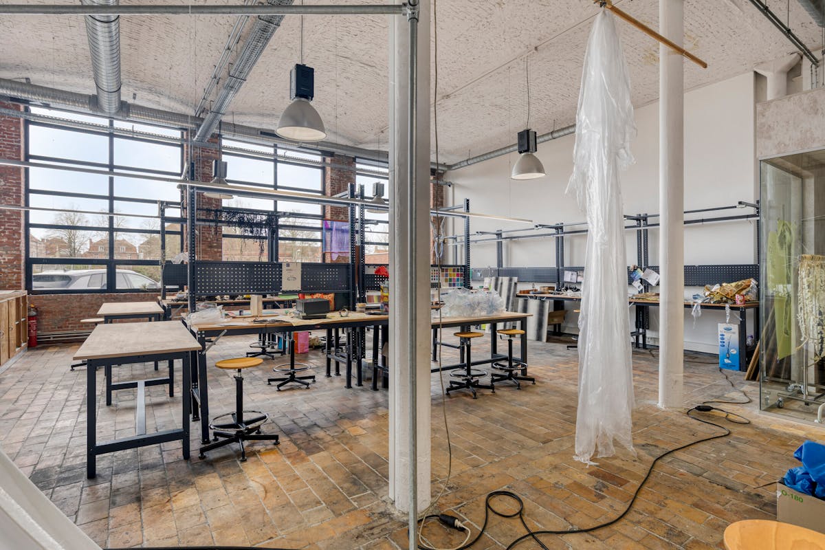 Vlot bereikbare kantoorruimte (405 m²) te huur in Brugge - foto 2