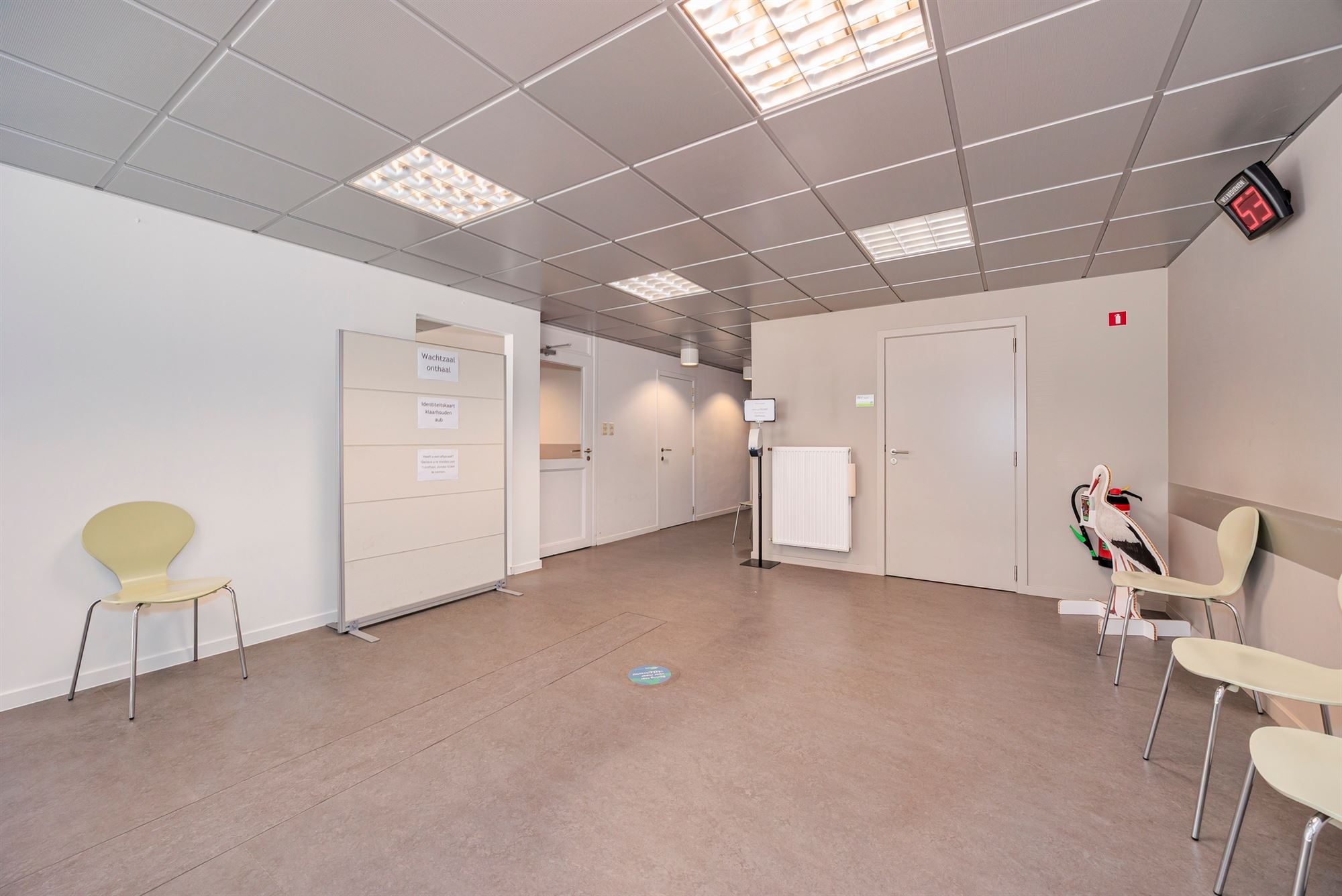 Ruim handelsgelijkvloers op uitstekende ligging!  - foto 4