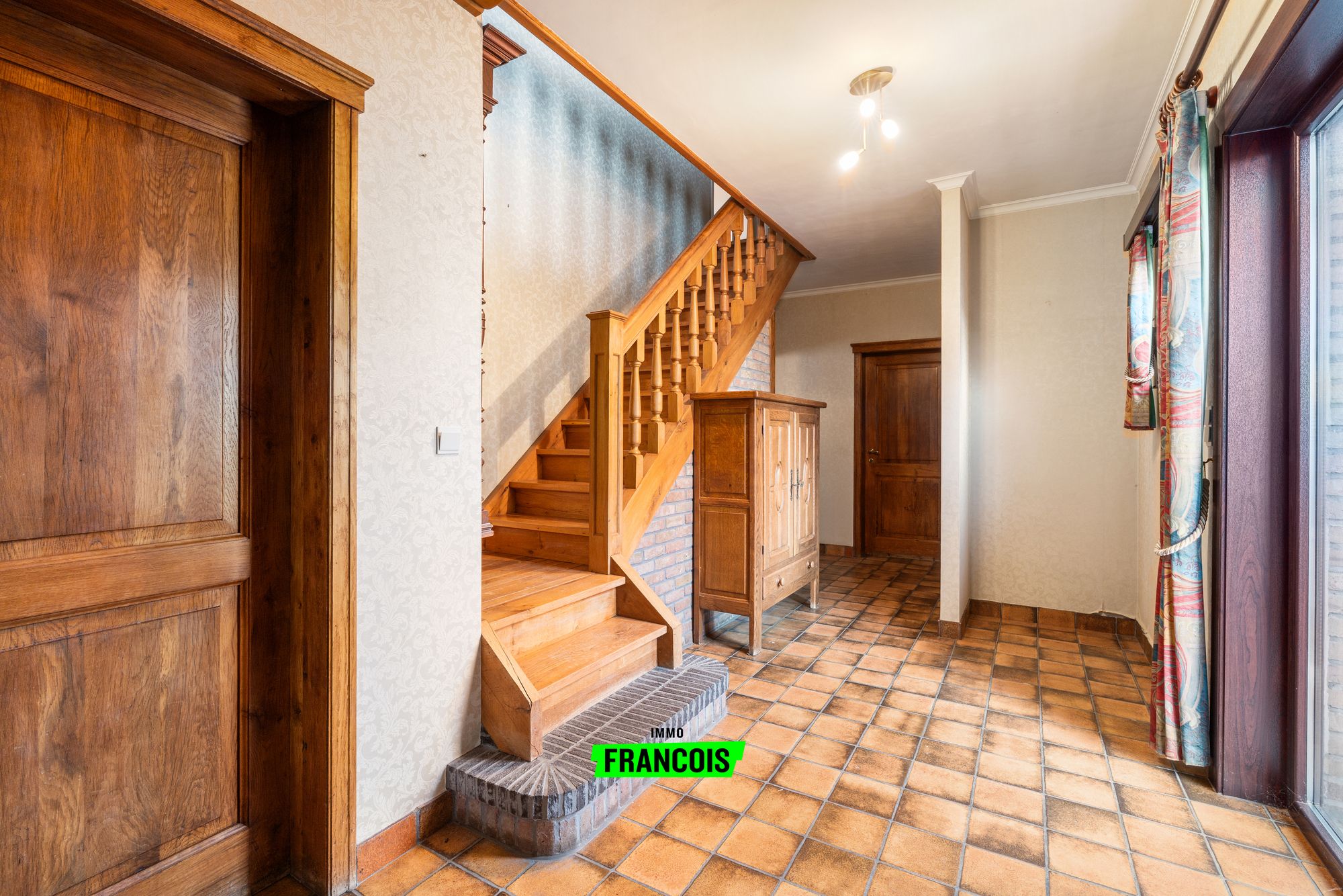 TE KOOP – Ruime villa met prachtig landelijk zicht en tal van mogelijkheden - foto 1