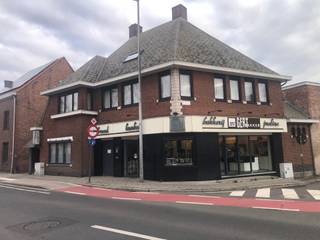 In het dorpscentrum van Wortel gelegen ingerichte bakkerijwinkel met opslagplaats /magazijn.Winkelruimte : 7,50 m x 5,00 m.Opslagplaats : 8,50 m x...