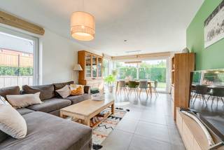 <strong>*** A VENDRE *** </strong>- Rebecq - Maison 3 façades construite en 2023 avec 3 chambres pour une superficie totale de ± 157 m² et située dans une rue sans issue, à proximité des écoles et du centre du village.<br /><br />Le rez-de-chaussée comprend un hall d’entrée avec WC séparé, une pièce de vie de +- 40 m² avec salon, salle à manger et cuisine ouverte, ainsi qu’une buanderie.<br />À l’étage, 3 chambres de +- 13, 11 et 10 m², une salle d’eau avec bain, douche, meuble double vasque et sèche-serviette, ainsi qu’un grenier de rangement de +- 35 m².<br /><br />A l'extérieur, une terrasse de +- 45 m² et un jardin bien orienté (Est). Un garage de +- 24 m² avec porte sectionnelle motorisée et 1 emplacement de parking extérieur complètent le bien.<br /><br />Equipements et conforts : PEB "B+" (91 kWh/m².an) ; électricité conforme jusqu'en 2048 ; châssis double vitrage en PVC ; VMC double flux ; chauffage central au gaz à condensation ; citerne d'eau de pluie de 10.000L.<br /><br />Prix : F.O. àpd 450.000 € (sous réserve d’acceptation des propriétaires)<br /><br />Pour tout complément d'information et pour planifier une visite, contactez-nous par tél. au 02 355 42 20 ou au 0494 28 38 88 (Taylor) et par mail à tubize@weinvest.be.