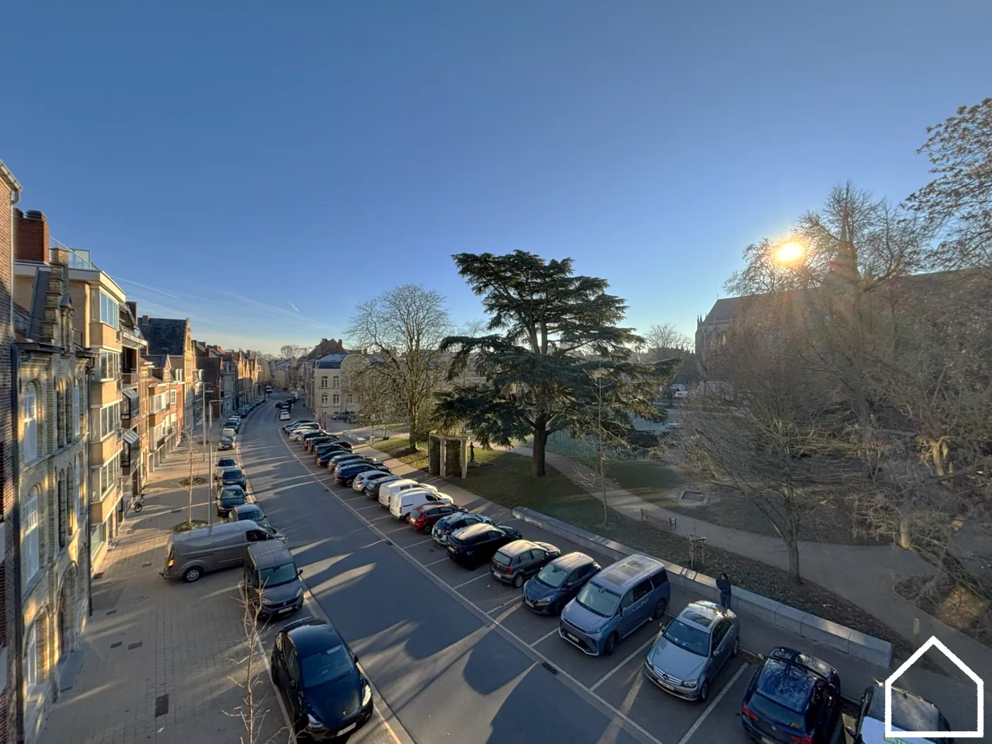 Centrum Ieper – Ruim en lichtrijk hoekappartement met terras - foto 2