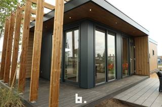 Nieuwe chalet (type Luxury) op topligging vlak aan zee te Wenduine met mooie living met aansluitend terras, open ingerichte keuken,...
