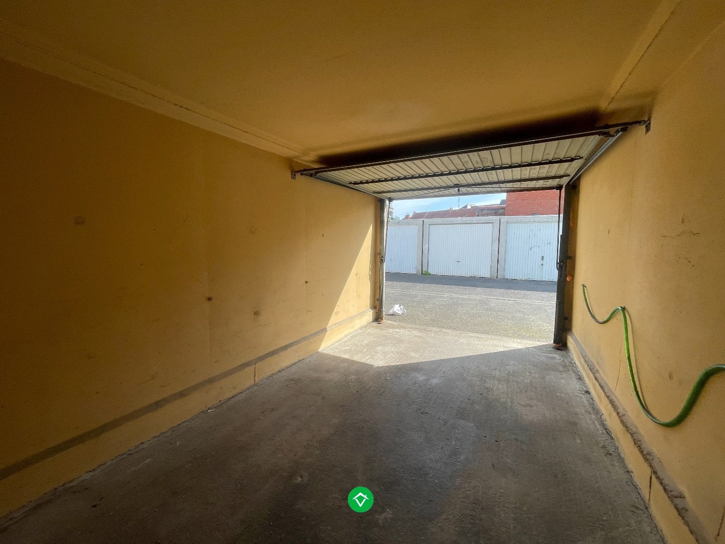 Afgesloten garagebox in centrum Roeselare - foto 4