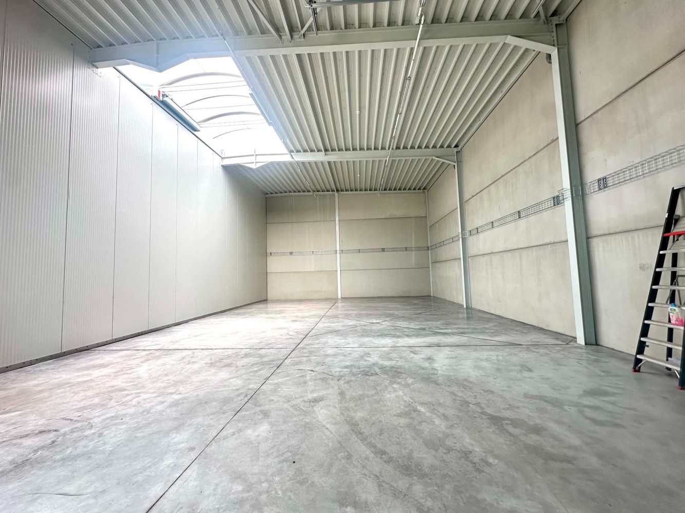 Nieuwbouw KMO-unit van 205 m² met 2 parkeerplaatsen nabij E40 te Aalst-Denderleeuw - foto 4