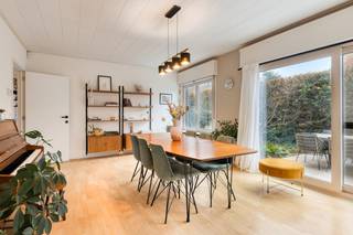 In deze doodlopende wijk vind je deze instapklare open bebouwing van 180 m², waar rust, licht en comfort mooi samenkomen. Een groene,...
