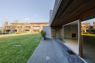 Ruim gelijkvloers appartement met 3 slaapkamers in groene omgeving Wonen in alle rust, omringd door groen én met maximaal comfort.Dit gelijkvloers...