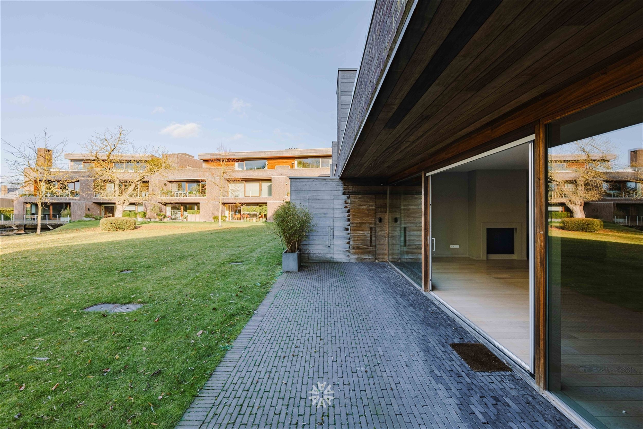 Ruim gelijkvloers appartement met 3 slaapkamers in groene omgeving  - foto 2