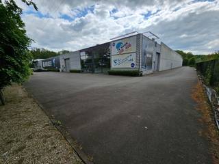 ZICHTLOCATIE E313 - te huur: ruim bedrijfspand met kantoorruimtes en magazijnLigging: AAA-locatie, zichtlocatie aan de E313.Indeling: kantoren,...