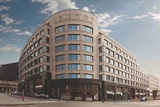 Het fameuse "Shell Building" is gelegen vlak aan het centraal station. Het bestaat uit 7 verdiepingen bruikbaar als kantoren. Het gelijkvloers...