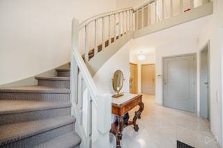 We Invest Waterloo vous présente cette magnifique villa située à Waterloo. D’une superficie totale de 365 m² dont 245 m² habitables, elle...