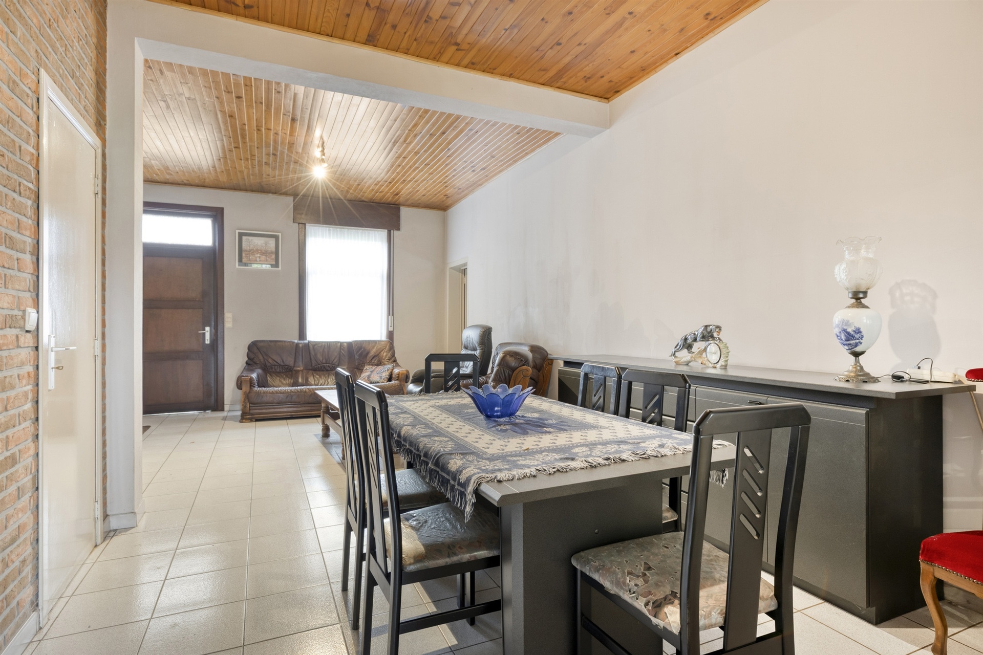 Landelijk zicht achter deze te renoveren woning - foto 5