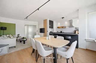 <p>***Appartement rénové et lumineux, idéalement situé à Kessel-Lo***</p><p>Situé dans la rue Franz Schollaert, une artère calme et résidentielle, vous profiterez d'un cadre de vie agréable au cœur de Kessel-Lo. Ce quartier adapté aux enfants allie tranquillité et qualité de vie à une excellente accessibilité. La gare de Louvain, le centre-ville, les écoles, les commerces et les transports en commun se trouvent à proximité, tandis que la vie animée de la ville de Louvain reste toujours à portée de main.</p><p>À quelques minutes à pied ou à vélo se trouve le très prisé domaine provincial de Kessel-Lo, une oasis de verdure où vous pourrez pratiquer des activités sportives, vous détendre, vous promener et vous divertir. Grâce à cet emplacement idéal, les appartements de ce quartier comptent parmi les plus recherchés de Kessel-Lo.</p><p>Cet appartement entièrement rénové dispose d’une surface habitable de 71 m² et bénéficie d’un label EPC B avantageux. L’agencement comprend un espace de vie lumineux avec cuisine ouverte, deux chambres, une salle de bains et une terrasse orientée sud-est. De plus, l’appartement dispose d’un débarras pratique en sous-sol et d’une place de garage privée dans le parking souterrain, idéale pour votre voiture et vos vélos.</p><p>Vous recherchez un appartement prêt à emménager dans un emplacement exceptionnel ? Contactez-nous dès aujourd’hui pour organiser une visite au 016 229 228 ou à l’adresse office@connect-immo.be.</p><p>PEP : 127 kWh/m² par an – Label B – UC : 2893417<br />Wg – Gdv – Vvg – Gvkr</p>