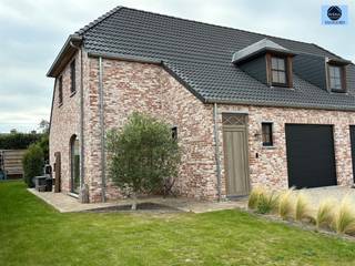 INSTAPKLARE ENERGIEZUINIGE GEZINSWONING IN SCHENDELBEKERichtprijs : 450.000 euro Deze halfopen bebouwing van 2018 bevindt zich in een leuke, recente...