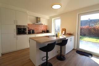 Energiezuinige nieuwbouwwoning te huur gelegen langs de Hooiopperstraat in Sijsele. Deze woning beschikt over alle nodige hedendaagse comfort en is...