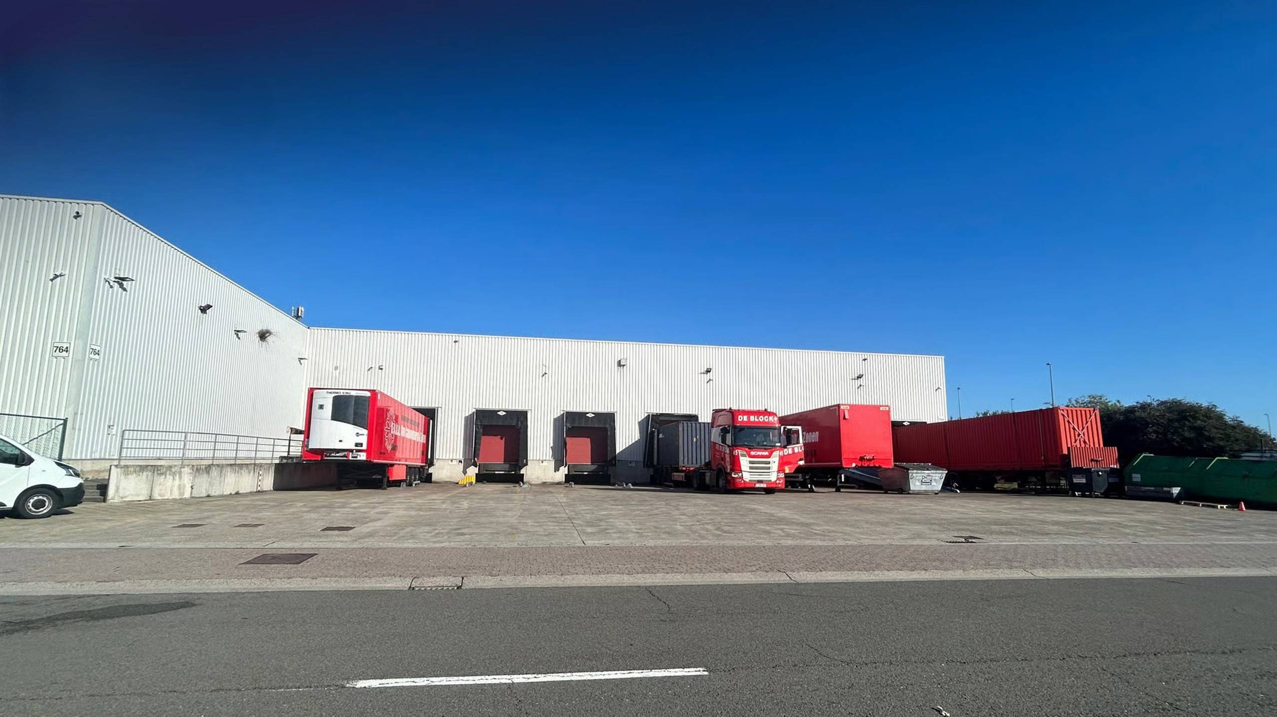 Magazijn 2.872m² met  293 m² gekoelde opslag en kantoor - foto 4