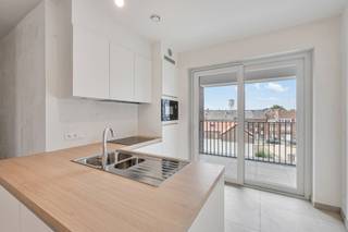 Découvrez la Residentie Gersthof, un projet unique de construction neuve au cœur d'Alost. Ces duplex et maisonnettes de luxe à haut rendement énergétique allient confort moderne et excellente situation, ce qui est idéal pour ceux qui recherchent un style de vie élégant.<br /><br />Luxe et confort !<br />Les appartements de la Residentie Gersthof ont été conçus avec le souci du détail et offrent une finition de haute qualité. Chaque appartement dispose de vastes espaces de vie, de grandes fenêtres pour profiter de la lumière naturelle et de vastes terrasses où vous pourrez admirer des vues imprenables. Choisissez un appartement ou une maison donnant sur la cour intérieure verdoyante et paysagée - calme et détente garantis.<br /><br />Durable et économe en énergie !<br />La Residentie Gersthof est construite selon les techniques les plus récentes en matière d'efficacité énergétique, afin que vous viviez non seulement confortablement, mais aussi de manière durable et orientée vers l'avenir.<br /><br />Parking souterrain et garage à vélos !<br />Le projet dispose d'un vaste parking souterrain avec beaucoup d'espace pour les voitures et les vélos. Vous bénéficiez ainsi d'une mobilité et d'une sécurité maximales.<br /><br />Pourquoi choisir la résidence Gersthof ?<br /><br />- Situation centrale au cœur d'Alost<br />- Appartements et maisons de luxe à haute efficacité énergétique<br />- Terrasses spacieuses donnant sur un environnement verdoyant<br />- Parking souterrain et local à vélos<br /><br />Vivre dans la Residentie Gersthof, c'est vivre dans le style, le confort et la tranquillité. Contactez-nous dès aujourd'hui pour plus d'informations ou pour une visite de ce projet unique.<br />Contactez Ruben au 0479/ 03 90 17 ou envoyez un courriel à ruben@cornelis-partners.be.