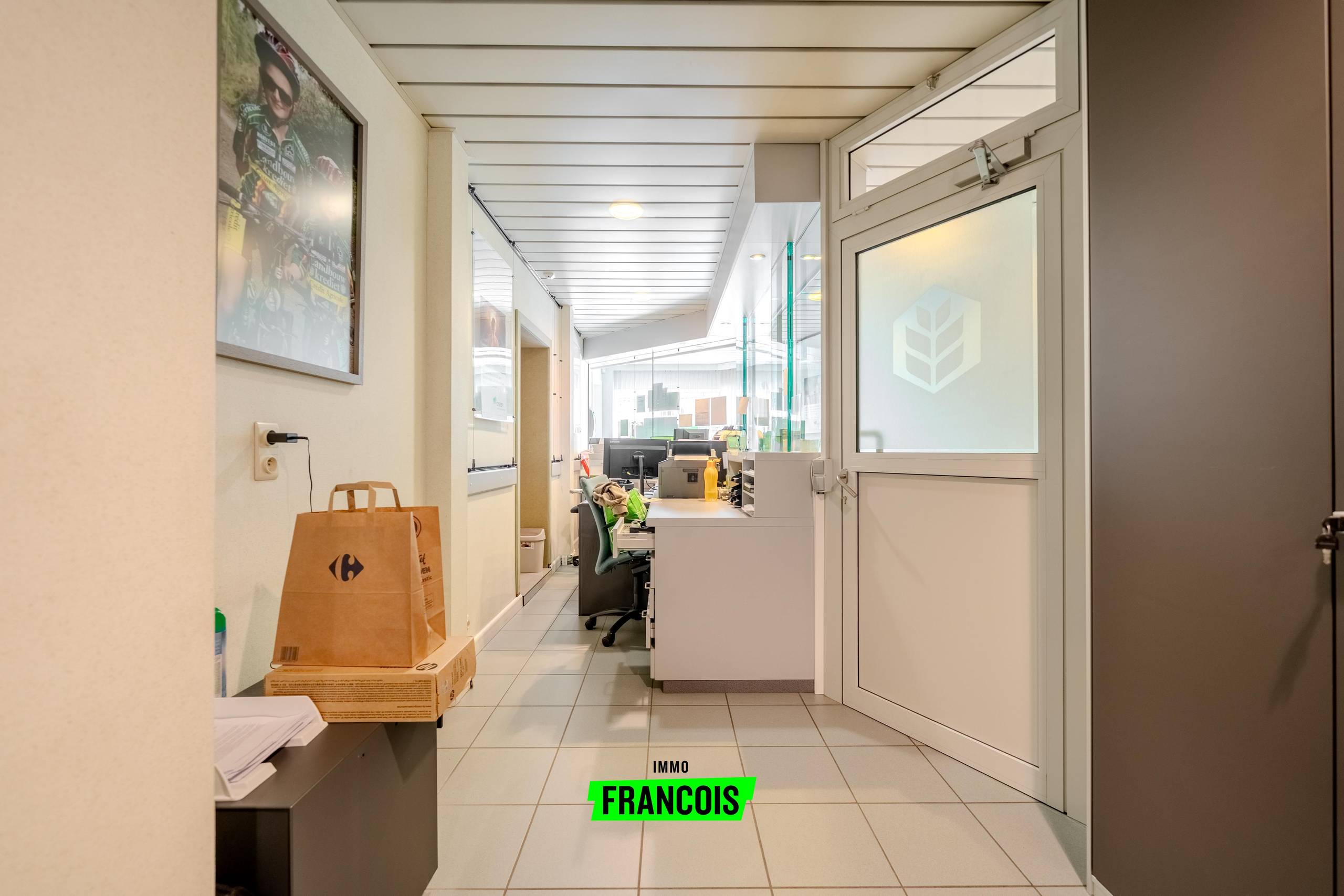 Handelsgelijkvloers op toplocatie in Diksmuide te koop - foto 3