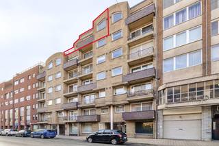 Dit is uw kans om de trotse eigenaar te worden van een riant dakappartement van 150 m² waar licht, ruimte en privacy samenkomen.Het appartement...