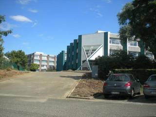 Mooie recent gerenoveerd kantoor gebouwen met veel lichtinval. Het kantoorgebouw is zeer flexibel in te delen, zowel polyvalente ruimte als opslag. Het kantoor gebouw heeft een zeer goede prijs kwaliteitsverhouding. Er is voldoende parking aanwezig.