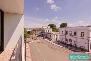 Ontdek dit splinternieuwe appartement gelegen recht tegenover het station van Ronse – een topligging voor pendelaars én een...