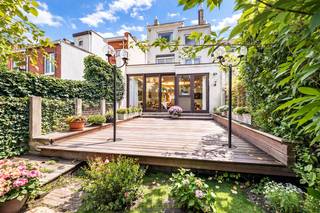 PRACHTIGE HERENWONING BOORDEVOL GRANDEUR, marmeren accenten en een SFEERVOLLE STADSTUIN in Sint-Agatha-Berchem, met vlotte verbinding naar de...