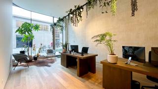 Deze commerciële ruimte bevindt zich op de gelijkvloerse verdieping in de recente realisatie "Liberty". Een knappe residentie die meteen in het...