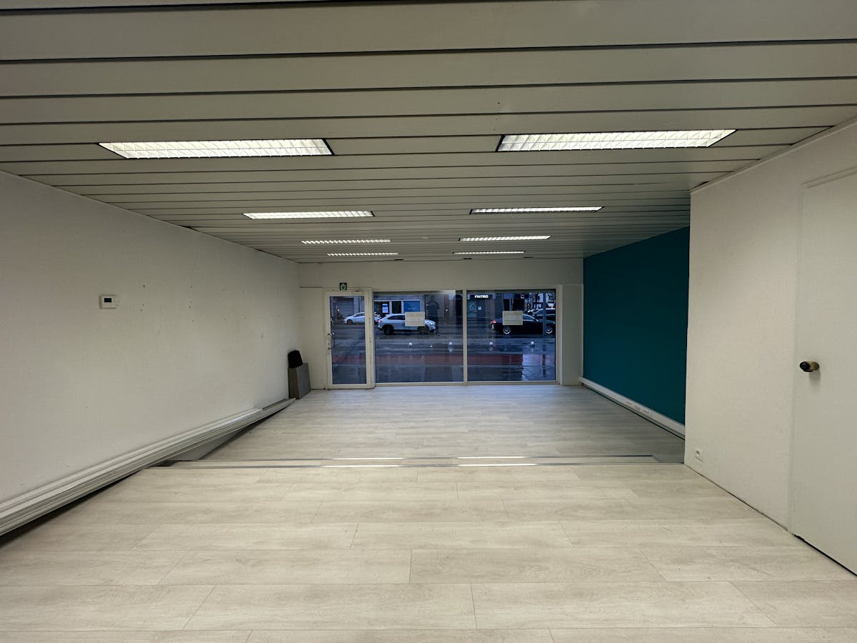 Espace commercial à louer dans un emplacement privilégié à Genk — env. 65 m² - photo 4