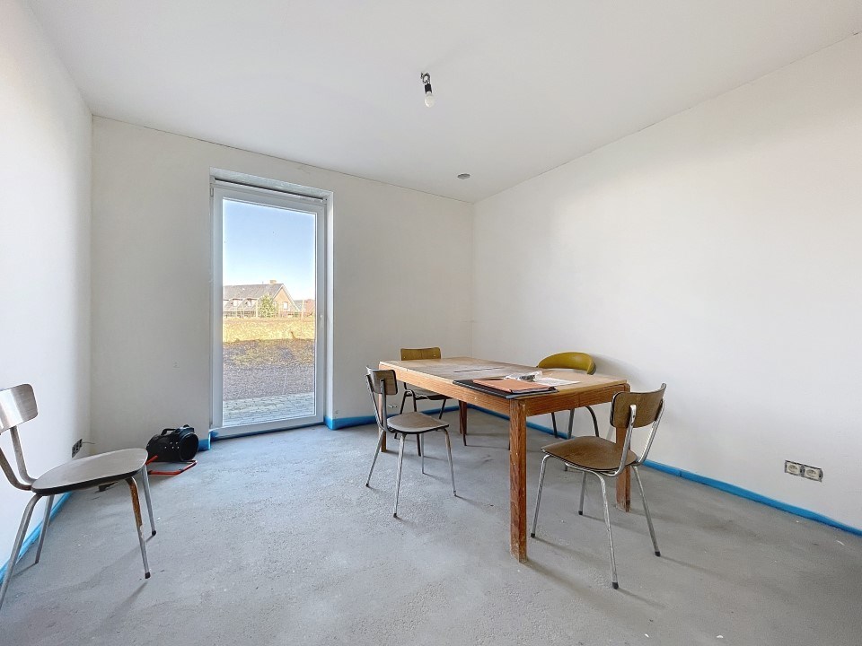 Ruim 2-slaapkamer appartement op het gelijkvloers met terras en tuintje - foto 4