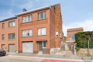 Te renoveren woning in Tongeren Ontdek deze halfopen bebouwing gelegen in het hart van Mal, een ideale gezinswoning in een rustige en centrale buurt...