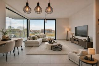 Te Oudenburg nieuw, prachtig, ruim en stijlvol 2-slaapkamer appartement, afgewerkt met een moderne en kwalitatieve visie. Het appartement bevind zich op de eerste verdieping. Geschilderd, moderne verlichting en gordijnen zijn voorzien. Instap klaar om er volledig tot rust te kunnen komen. Dankzij de centrale ligging vlakbij centrum, slager, bakkerij en winkels leef je hier in alle rust met alle dagelijkse voorzieningen binnen handbereik. Vlotte bereikbaarheid met Brugge en Oostende. Vele fietsmogelijkheden langs kanaal.<br />In het appartement bevindt zich een leefruimte met open keuken dat toegang tot het terras geeft. Verder een inkom met vestiaire kast, met badkamer met inloopdouche, apart toilet, 2 slaapkamers en berging. Kortom alle comfort aanwezig. Bij dit appartement is een ondergrondse berging en een bovengrondse staanplaats aanwezig.<br />Energiezuinig, verwarming met warmtepomp.<br />Onmiddellijk beschikbaar - maandelijkse huurprijs €920/ maand - gemeenschappelijke kosten €60,00/ maand - Ref. OU28345