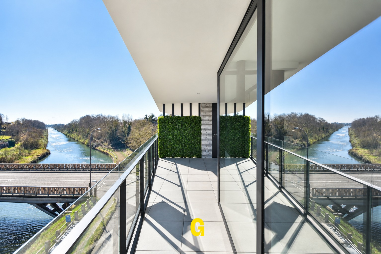 Stijlvol appartement in residentie The Brigde, met ruim terras en adembenemende zichten over de Zuid-Willemsvaart, de Maas en Maastricht - foto 4