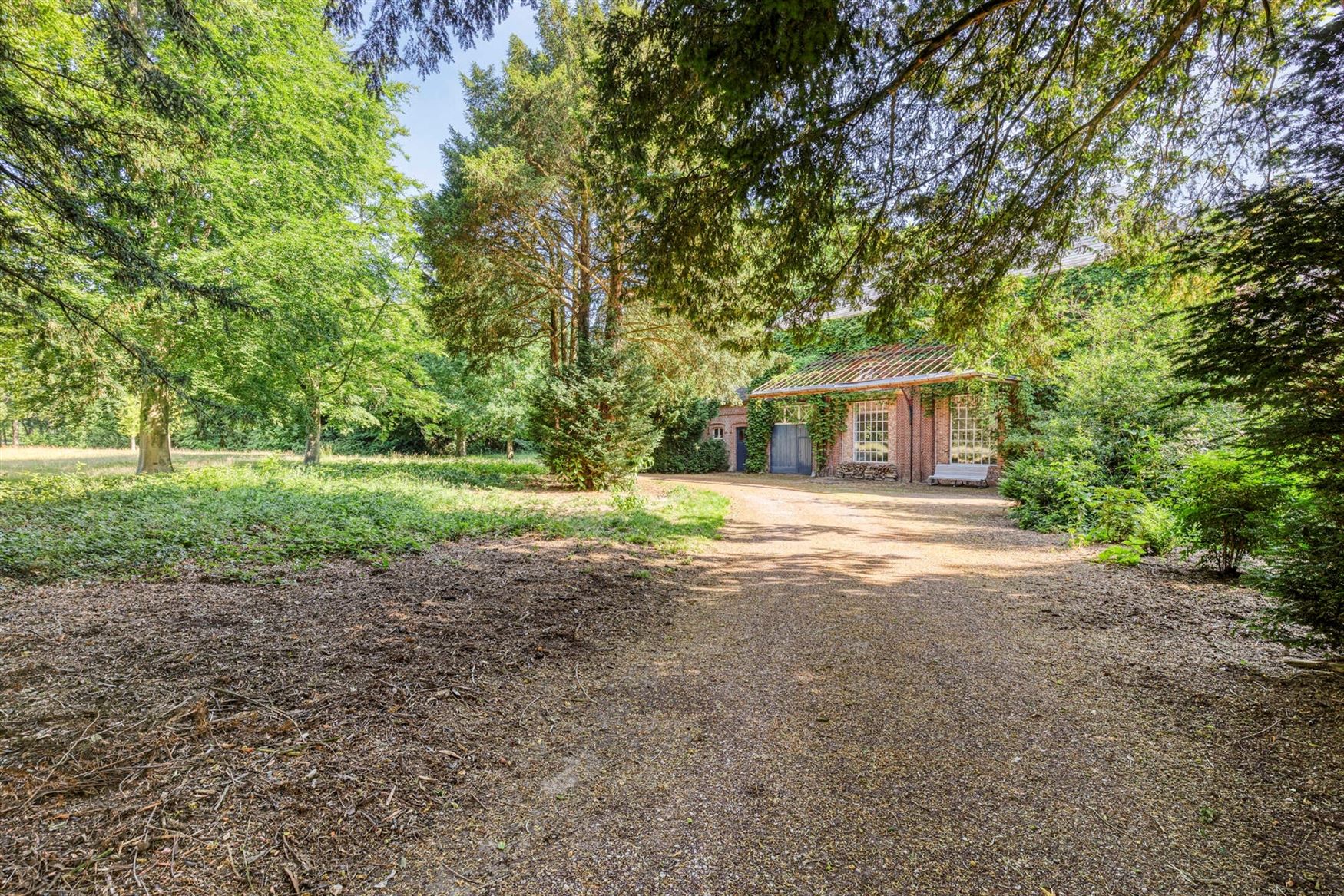 Uitzonderlijk koetshuis op kasteeldomein in Hansbeke, 487m² puur woongenot - foto 3
