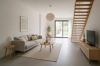 In 2025 kreeg deze charmante rijwoning in het centrum van Lokeren een complete en doordachte make-over. Het resultaat? Een hedendaagse, instapklare woning waar comfort, licht en stijl centraal staan.<br /><br />De indeling werd volledig geoptimaliseerd, wat zorgt voor een ruime en lichtrijke leefruimte met open keuken — dé perfecte plek om te leven en te genieten. Verder beschikt de woning over 2 tot 3 slaapkamers, ideaal voor starters, jonge gezinnen of wie graag een bureau of hobbyruimte voorziet.<br /><br />Ook op vlak van comfort zit je hier helemaal goed:<br /><br />Vloerverwarming op het gelijkvloers<br />Airconditioning op de verdieping<br />Vernieuwde technieken volgens de huidige normen<br /><br />De woning is technisch volledig afgewerkt. Jij kiest enkel nog de finale touch:<br />👉 keuken<br />👉 sanitair<br />👉 schilderwerken<br /><br />Zo kan je de woning volledig afstemmen op jouw eigen stijl en budget.<br /><br />De afwerking gebeurt conform de nieuwste EPB-normen (verslag in opmaak), wat garant staat voor een energiezuinige toekomst.<br /><br />Kortom: een unieke kans voor wie op zoek is naar een moderne woning met karakter, waar je zonder zorgen kan intrekken én nog je eigen stempel kan drukken.