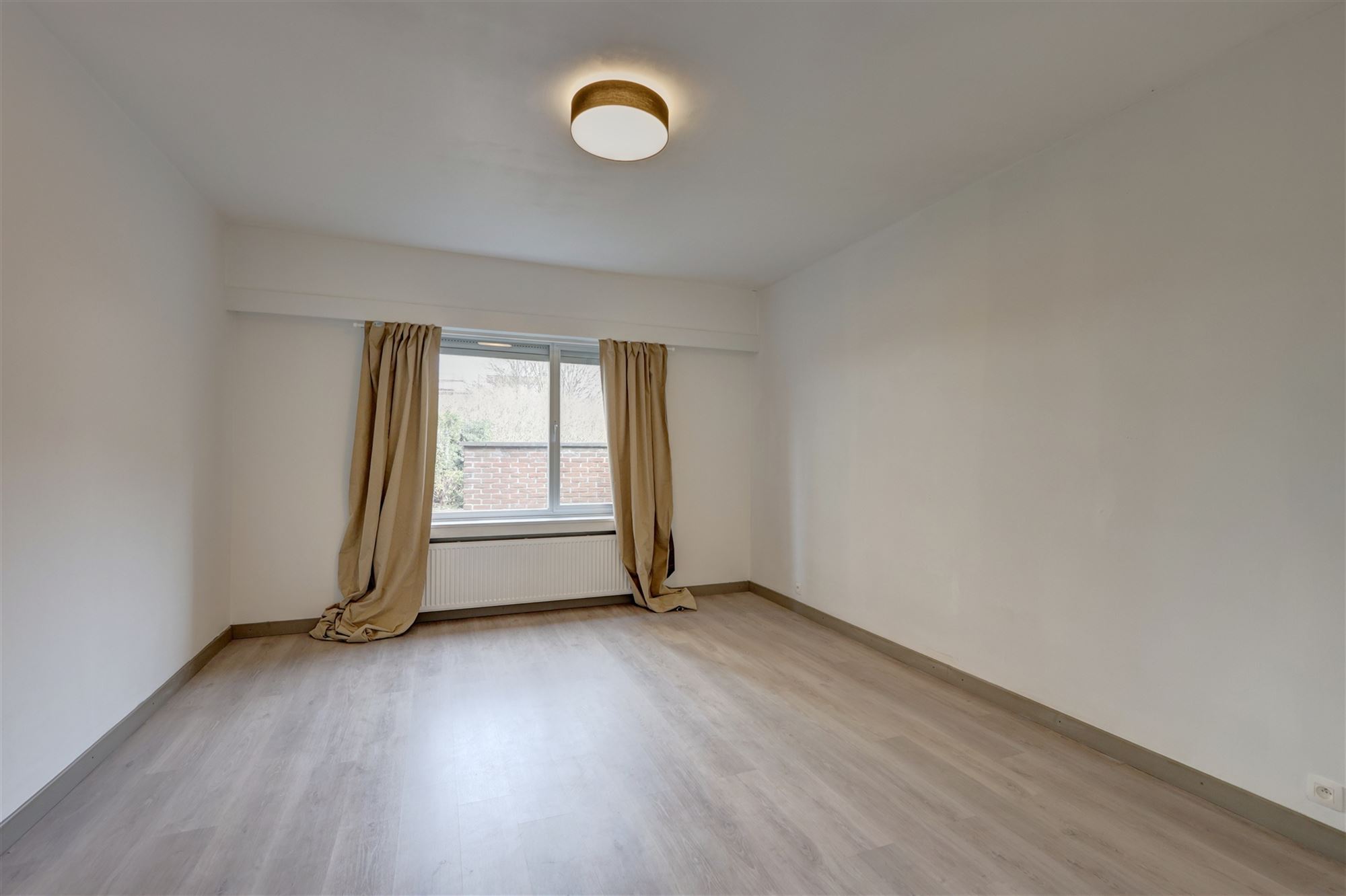 Gelijkvloers appartement met 4 slaapkamers en tuin in centrum Wilrijk - foto 4