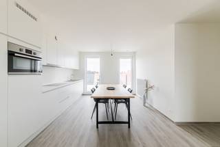 Ontdek dit volledig afgewerkte appartement (89m2), gelegen op de derde verdieping in de Kapelstraat te Izegem.De penthouse beschikt over twee...