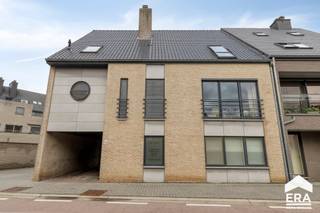 it prachtig en uitzonderlijk ruim duplexappartement is centraal gelegen in Lommel, op wandelafstand van winkels, scholen, horeca en openbaar...
