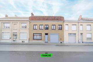 Bent u op zoek naar een ruime, instapklare woning te koop in Beveren-aan-de-Ijzer? Deze verrassend grote gezinswoning met maar liefst 227...