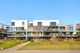 Recent en energiezuinig appartement met 2 slaapkamers, terras en ondergrondse garage, gelegen in een modern gebouw (2017) op wandelafstand van...