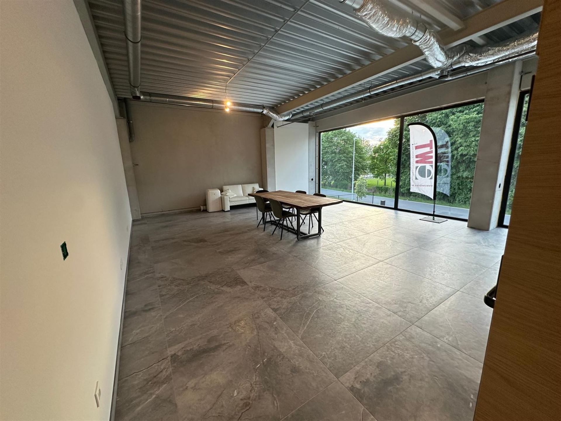 Bedrijfsgebouw - foto 2