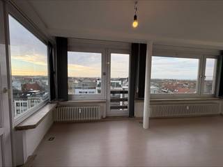 Dit knusse 1-slaapkamerappartement is gelegen in een verzorgde residentie met lift, op de zesde verdieping. Dankzij de hoge ligging geniet...