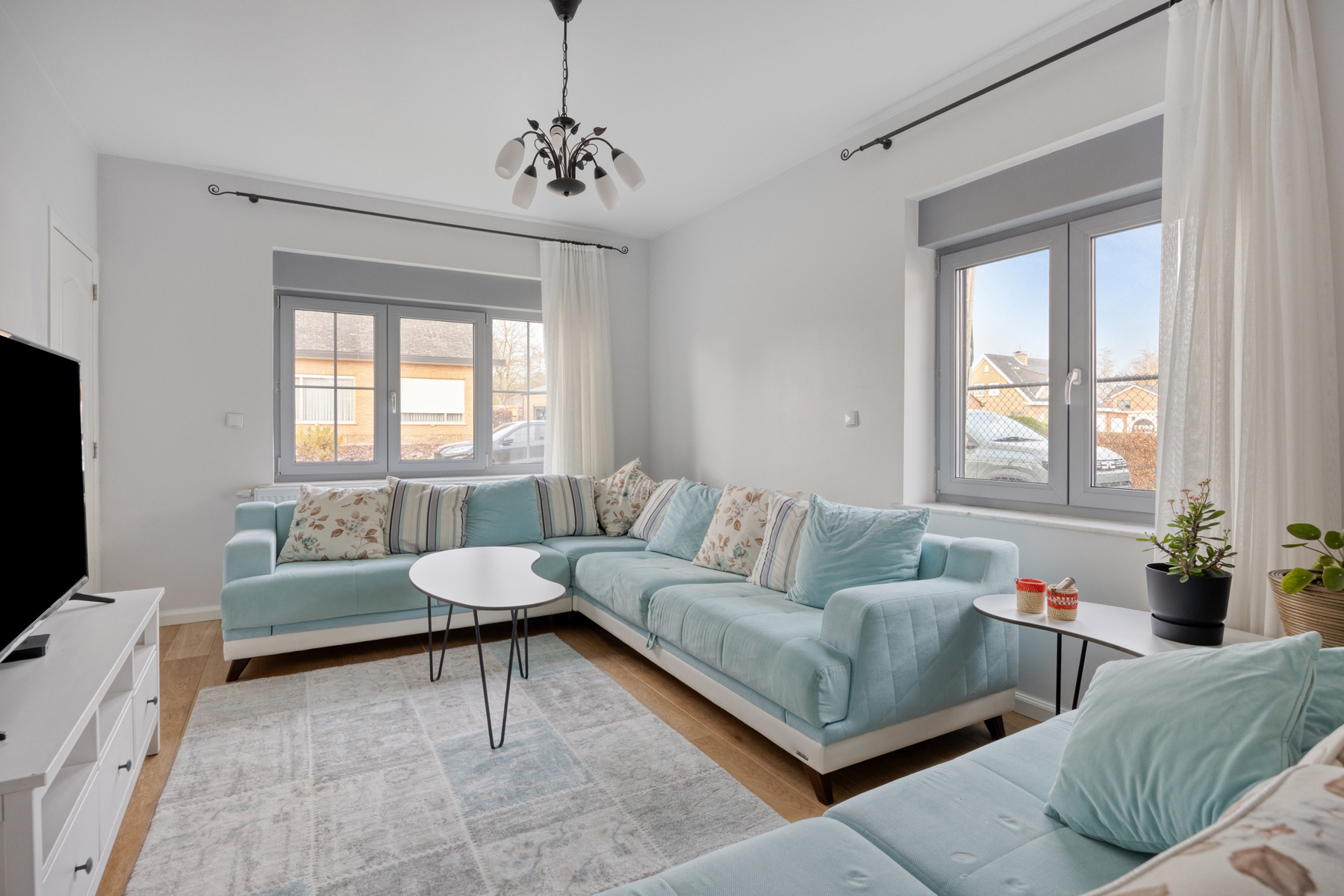 Gerenoveerde viergevelwoning met 4 kamers, tuin en garage - foto 3