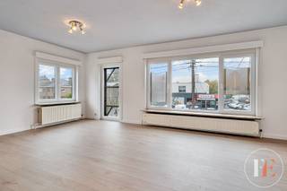 Dit appartement werd in 2024 grotendeels vernieuwd.Gelegen in een gebouw boven een handelspand en met nog slechts 1 ander appartement.Uniek aan deze...