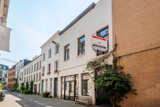 Dit prachtige volledig gerenoveerde pand (2021) is gelegen in het bruisende historische centrum van Antwerpen. Een overvloed aan winkels,...
