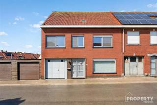 C'est à Moorslede que se trouve cette maison spacieuse qui présente un fort potentiel.