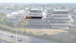 Bent u op zoek naar een unieke kantoorruimte op een toplocatie met onmiddellijke verbinding naar belangrijke snelwegen? Dan is deze kantoorruimte van 551 m² op de 3de verdieping van de innovatieve en hypermoderne bedrijvencampus 'O-Forty' precies wat u zoekt. Gelegen naast op- en afrit 9 Oostkamp én met visibiliteit langs de E40 biedt deze ruimte een uitstekende bereikbaarheid.<br />
<br />
De kantoren zijn bemeubeld en volledig ingericht. U kunt ook gebruik maken van de gemeenschappelijke refter/ontspanningsruimte en extra vergadermogelijkheden (en seminarie ruimtes) in toren 'B'. <br />
<br />
Deze bedrijvencampus biedt nog vele andere voordelen, zoals een event space, coworking space, foodbar, fitness, padel, badgesysteem, pakjesmuur en ruime boven en ondergrondse parkeermogelijkheden. Onmiddellijk beschikbaar!<br />
<br />
EPC: 20260731-0020085613-NR-1<br />
<br />
Neem contact op met PANORAMA B2B voor bijkomende inlichtingen, plannen of een vrijblijvend plaatsbezoek via 0479 70 70 73.