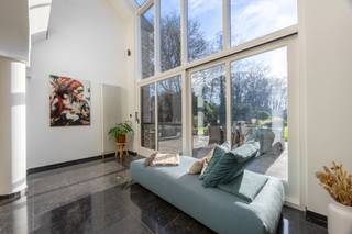 Ruimte, licht en rust — allemaal onder één dakBent u op zoek naar een woning met een centrale ligging, en toch omgeven door rust en groen?Of droomt u...