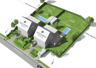 In de charmante deelgemeente Aalbeke kregen we recnt een omgevingsvergunning voor twee exclusieve villakavels. Deze bouwgronden bieden een prachtig, open zicht zowel aan de voor- als achterzijde – ideaal voor wie houdt van ruimte, licht en natuur.
De ligging is een absolute troef: rustig en landelijk, maar toch op slechts enkele kilometers van de R8 en E17, wat zorgt voor een vlotte verbinding naar Kortrijk en omliggende steden.
Kopers hebben volledige vrijheid: bouwen wanneer ze willen, en met wie ze willen. De omgevingsvergunning wordt verwacht in het voorjaar van 2026 – perfect om in alle rust plannen te maken voor uw droomwoning. De cabine aan de rechterzijde zal binnenkort worden witgeverfd en zorgvuldig worden opgefrist.
Interesse? Neem gerust contact op voor meer informatie. 0478226901