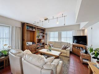 Deze charmante alleenstaande villa geniet van een centrale ligging in een rustige woonwijk zonder inkijk tussen Nieuwpoort-Bad en...