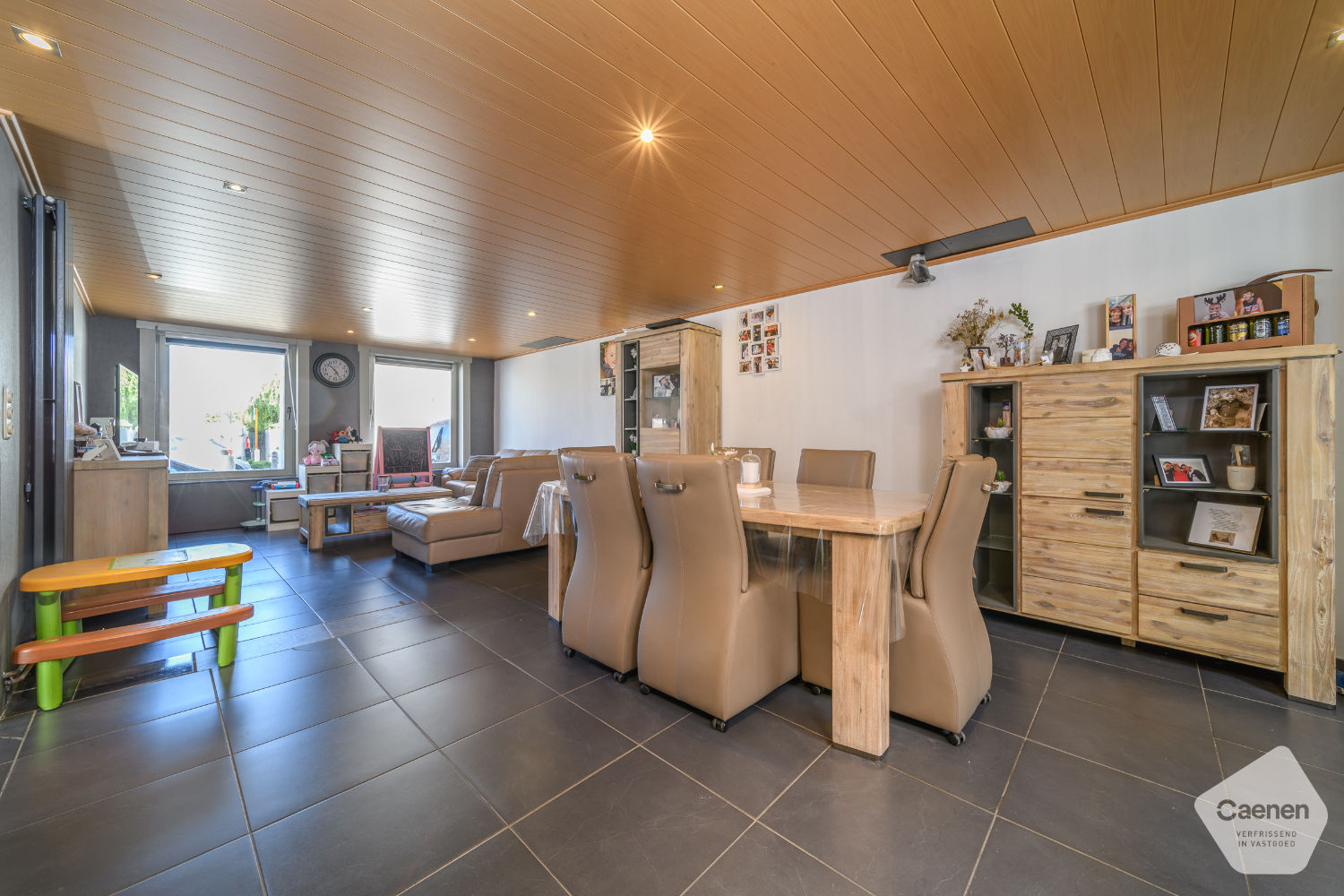 Découvrez cette spacieuse et charmante maison mitoyenne avec un emplacement extrêmement central ! - photo 4